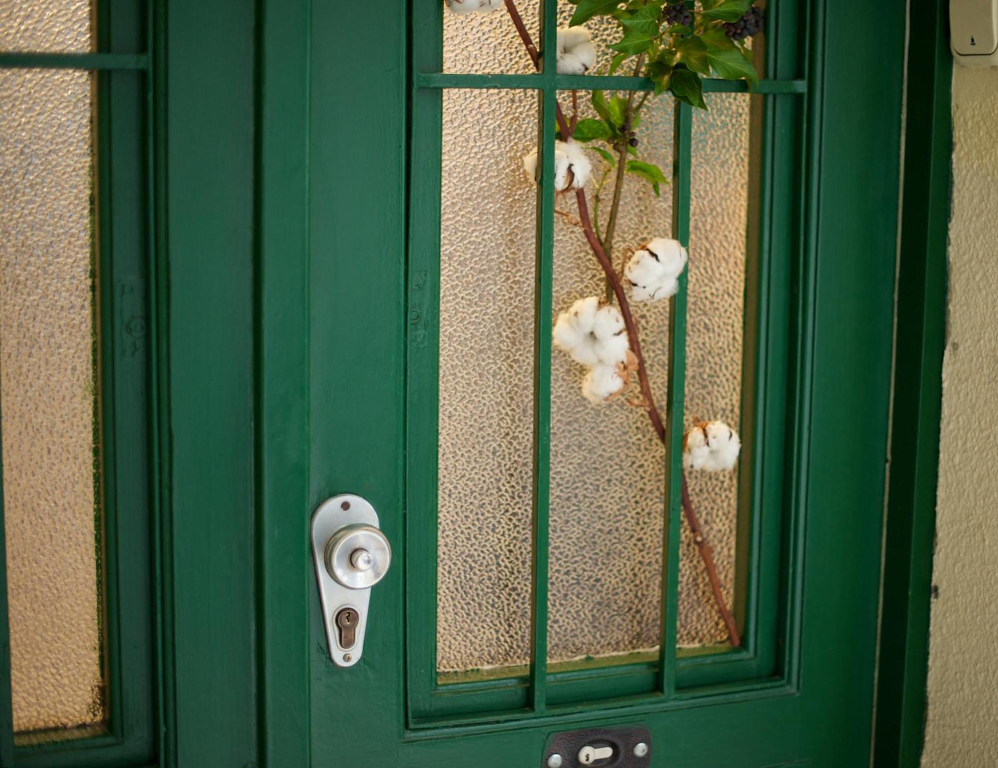Door Family Apartment *