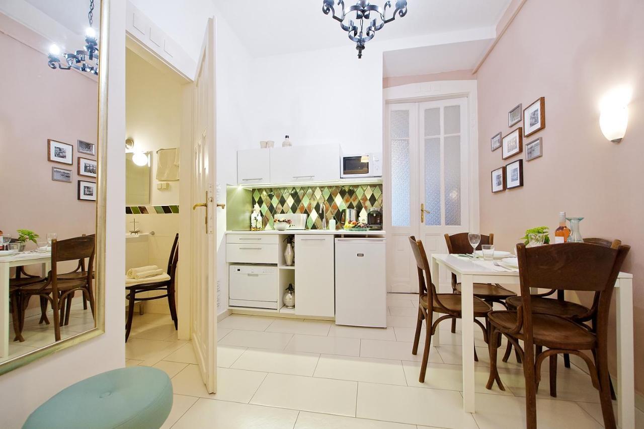 Appartement Door Family *