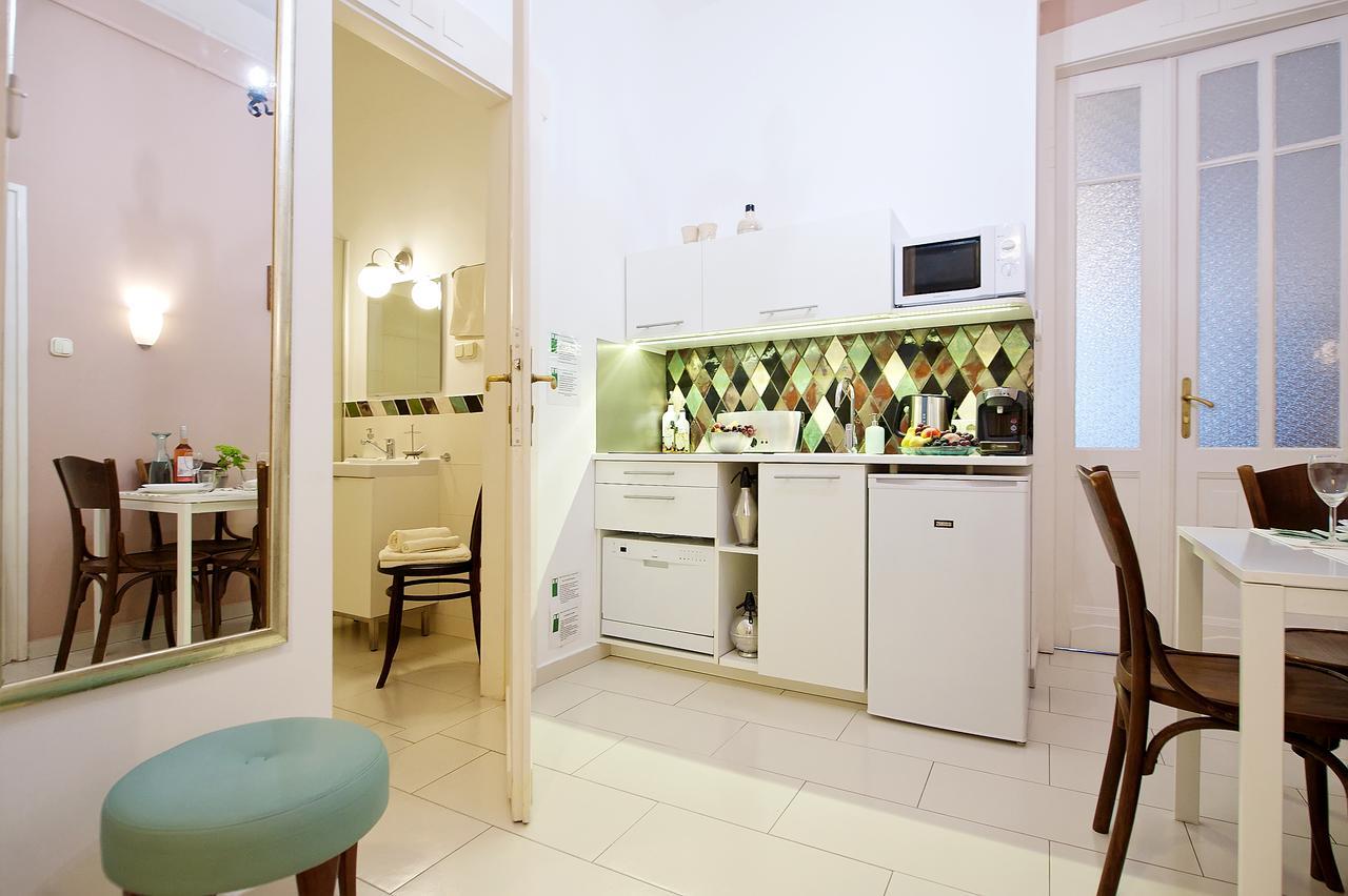 Door Family Apartment